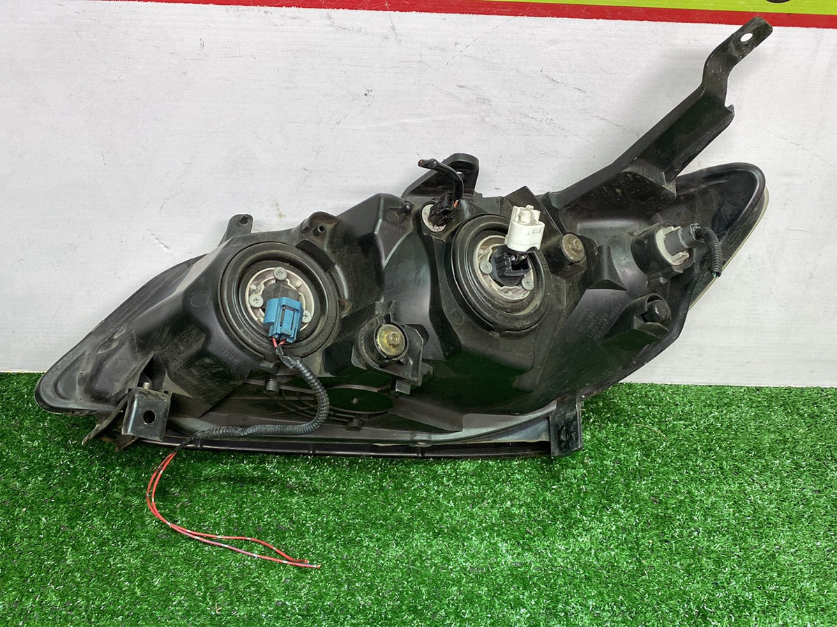 2004 Honda Civic - Right Headlight PN: STANLEY 8519806800