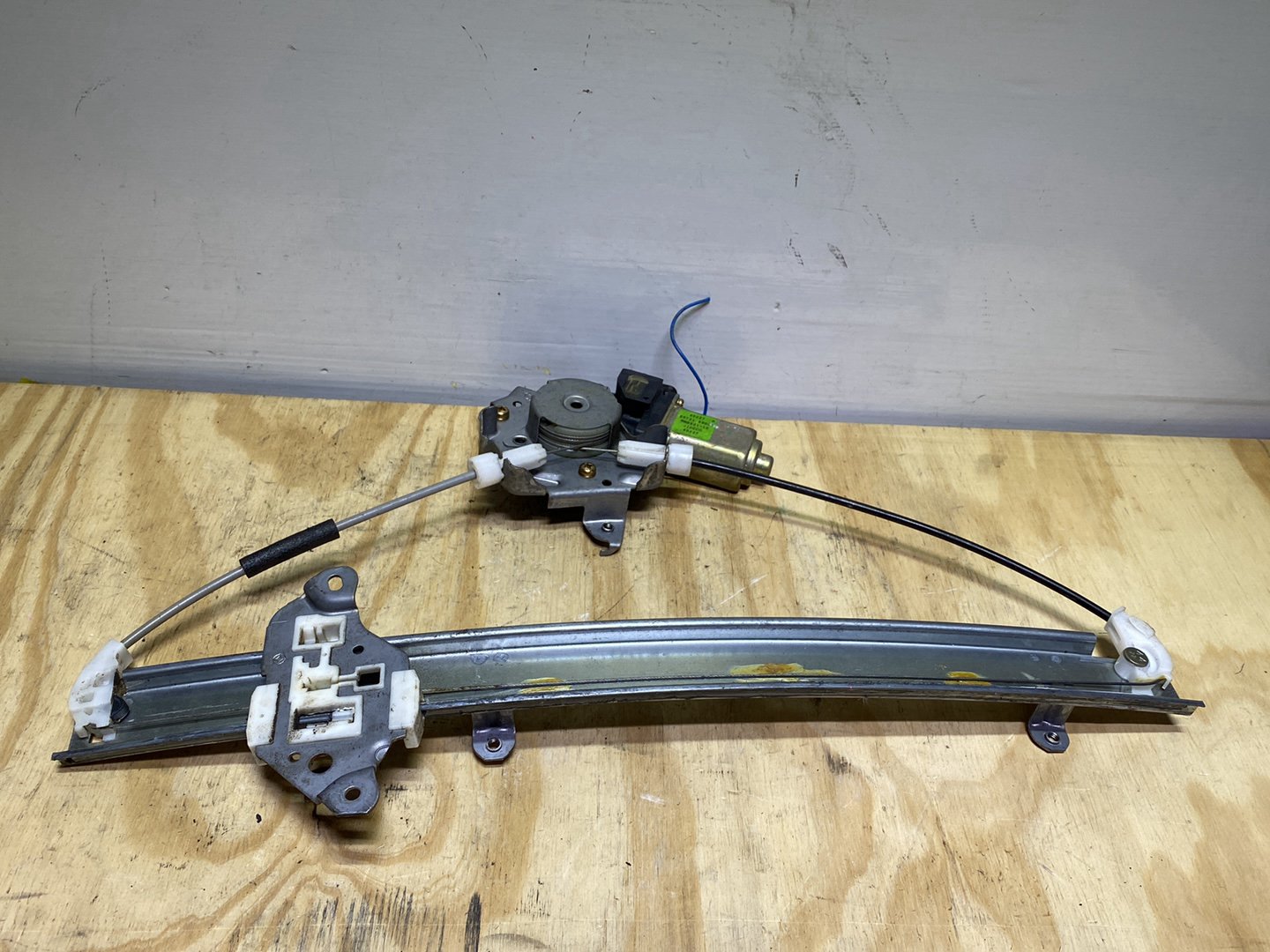 2003 Nissan Bluebird - Left Front Window Regulator/Motor