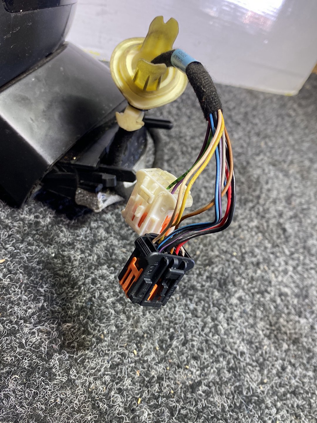 2012 Citroen C4 - Left Door Mirror PN: 11 wires / 2 plugs