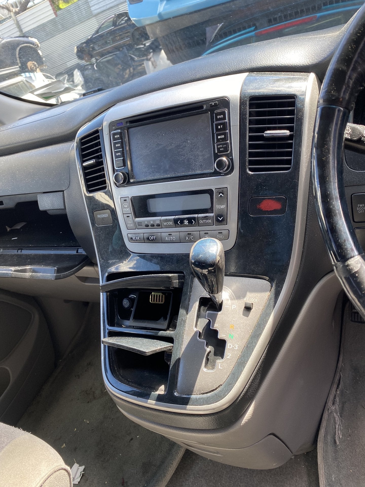 2005 Toyota Alphard ANH10 Dismantling For Parts