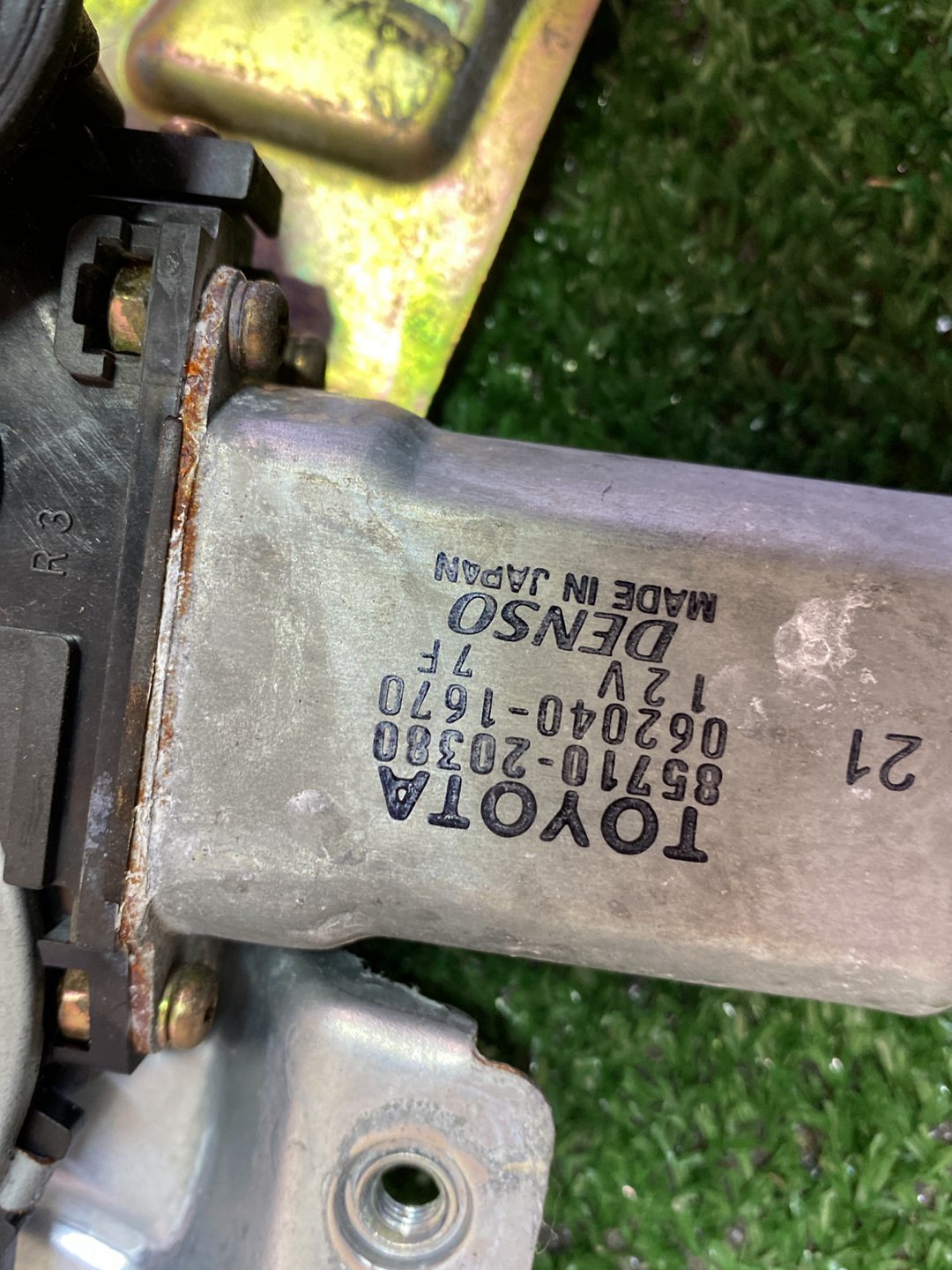 2005 Used Toyota Ist NCP60 - Left Rear Window Regulator/Motor PN: See photos