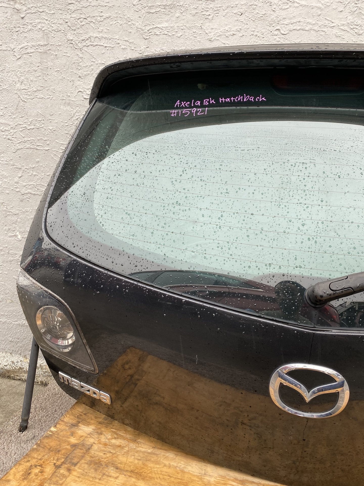 2005 Mazda Axela BK5P - Tailgate