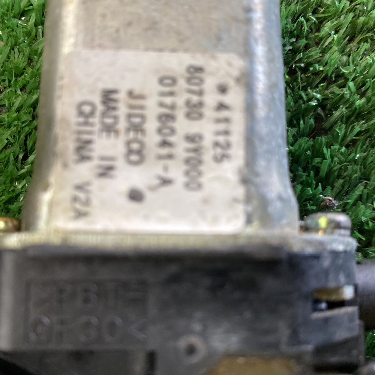 2005 Nissan Teana - Right Front Window Regulator/Motor PN: 80730-9Y000
