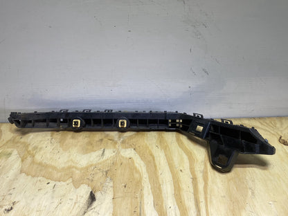 2014 Nissan Leaf ZE0 AZE0 - Right Rear Bumper Retainer