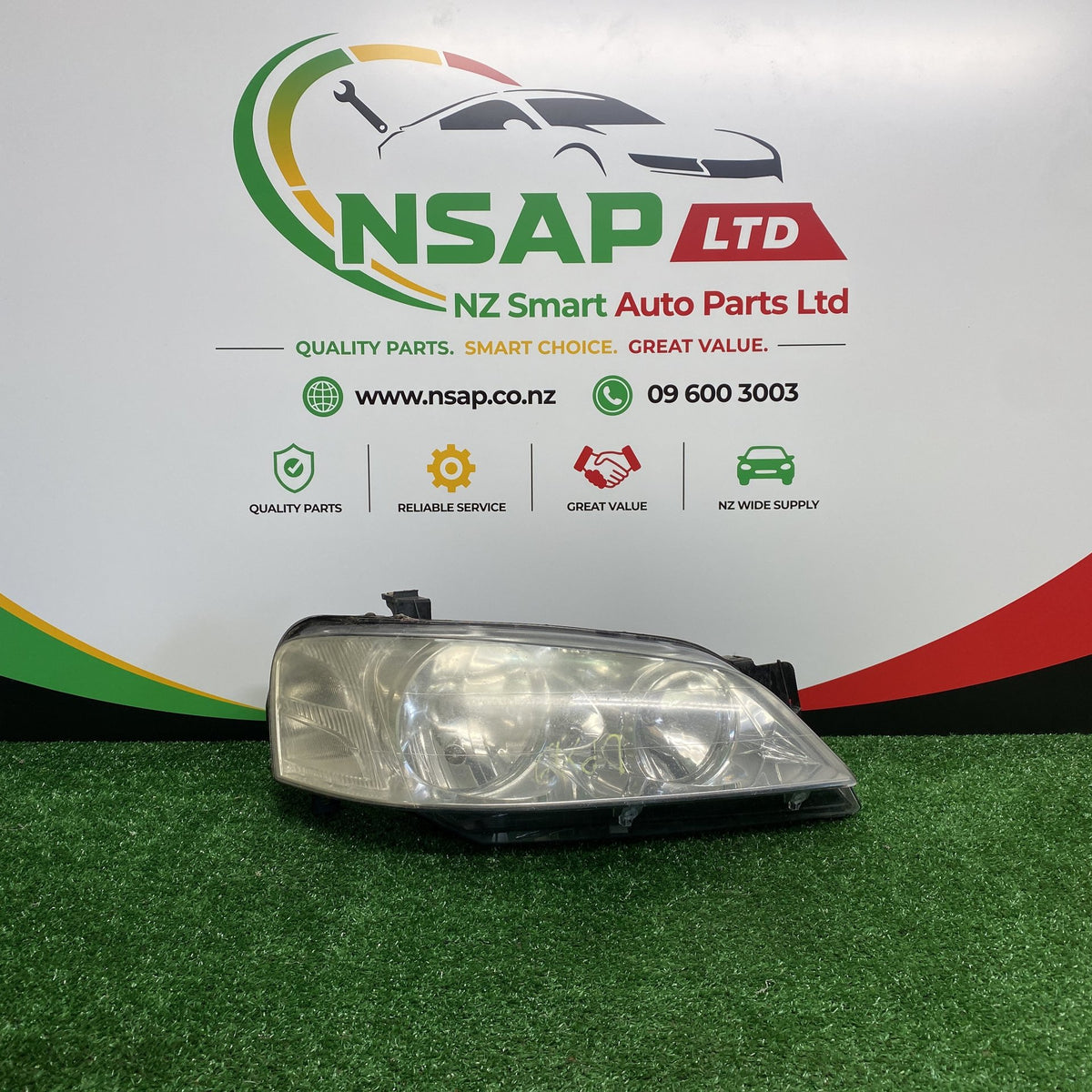 2006 Ford Falcon - Right Headlight PN: 5R2913005CA