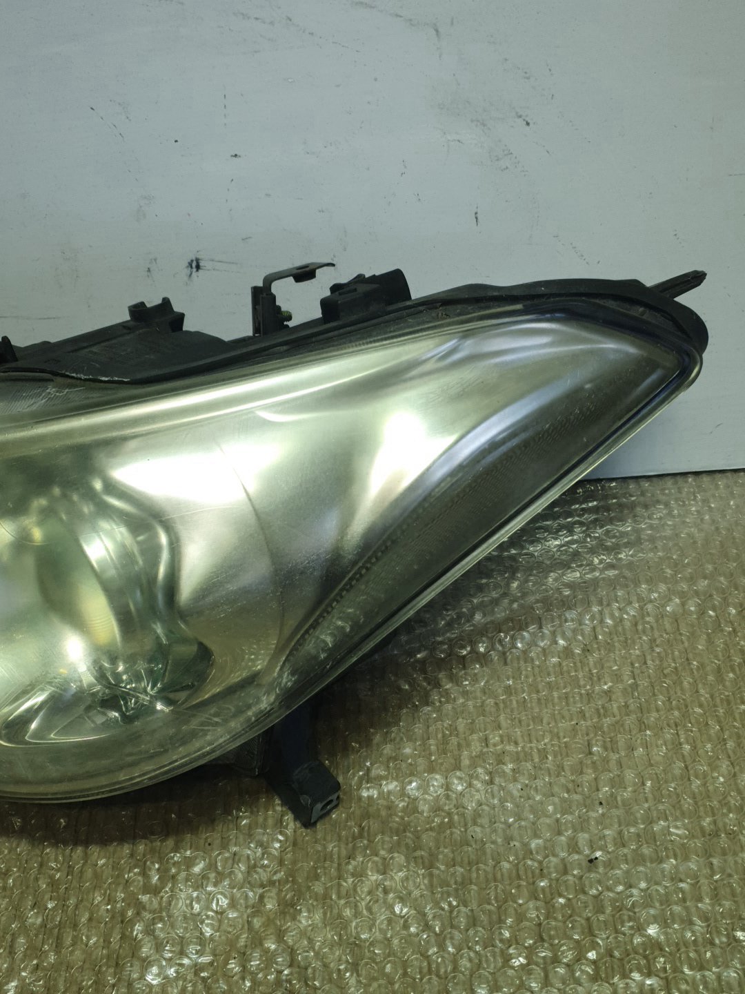 2011 Nissan Fuga- Left Headlight PN: see photos