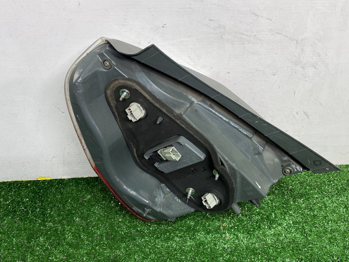 2005 Honda Fit - Right Taillight PN: ICHKOH 4995