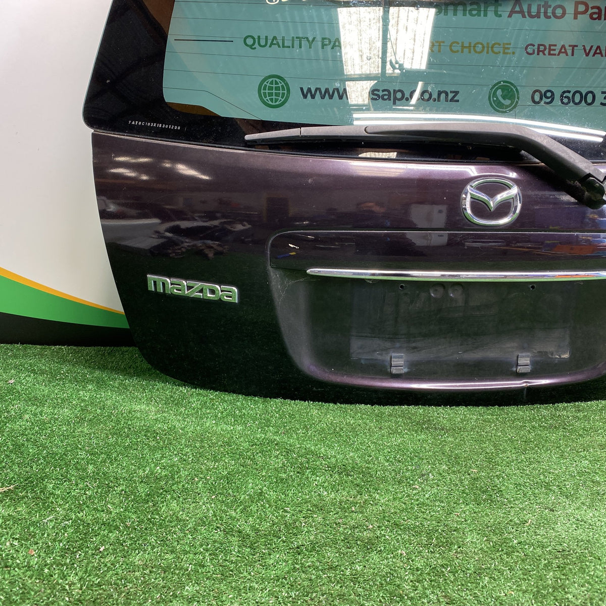 2006 Mazda Verisa DC5W - Tailgate PN: D4Y16202XD