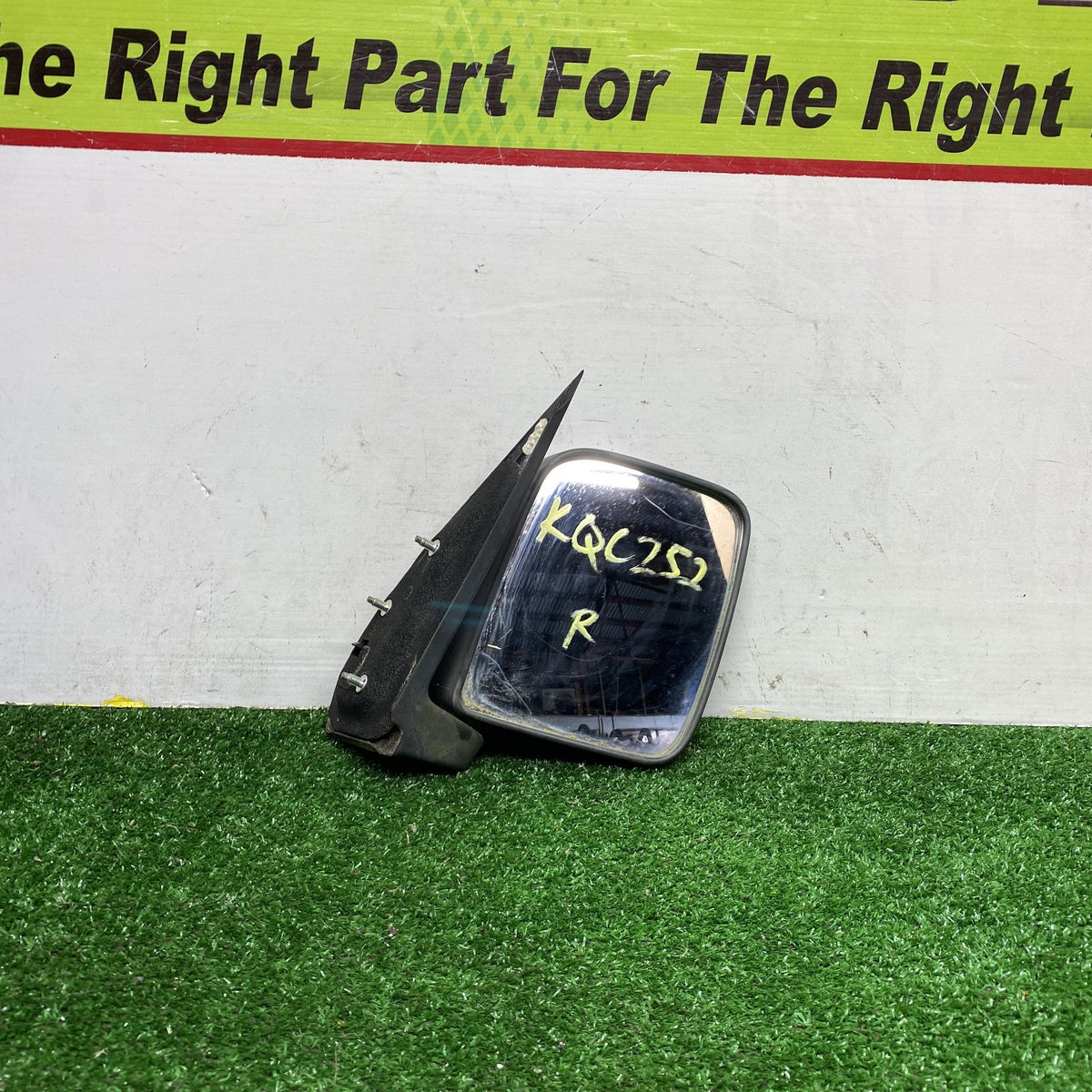 2010 Used Toyota Townace - Right Door Mirror PN: 87910-BZ220/ 87910-BZ221