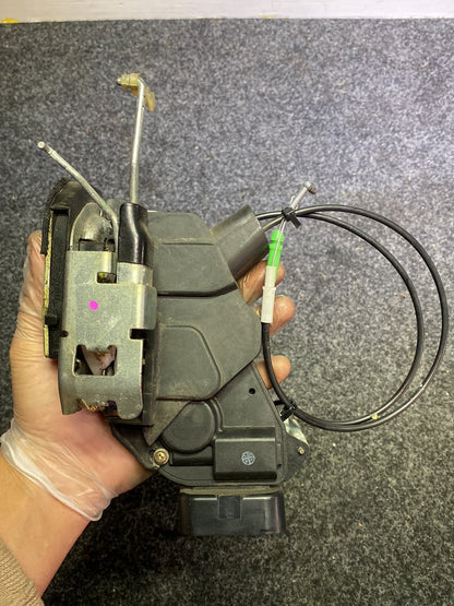 2004 Toyota Estima ACR30 - Right Front Door Lock Actuator