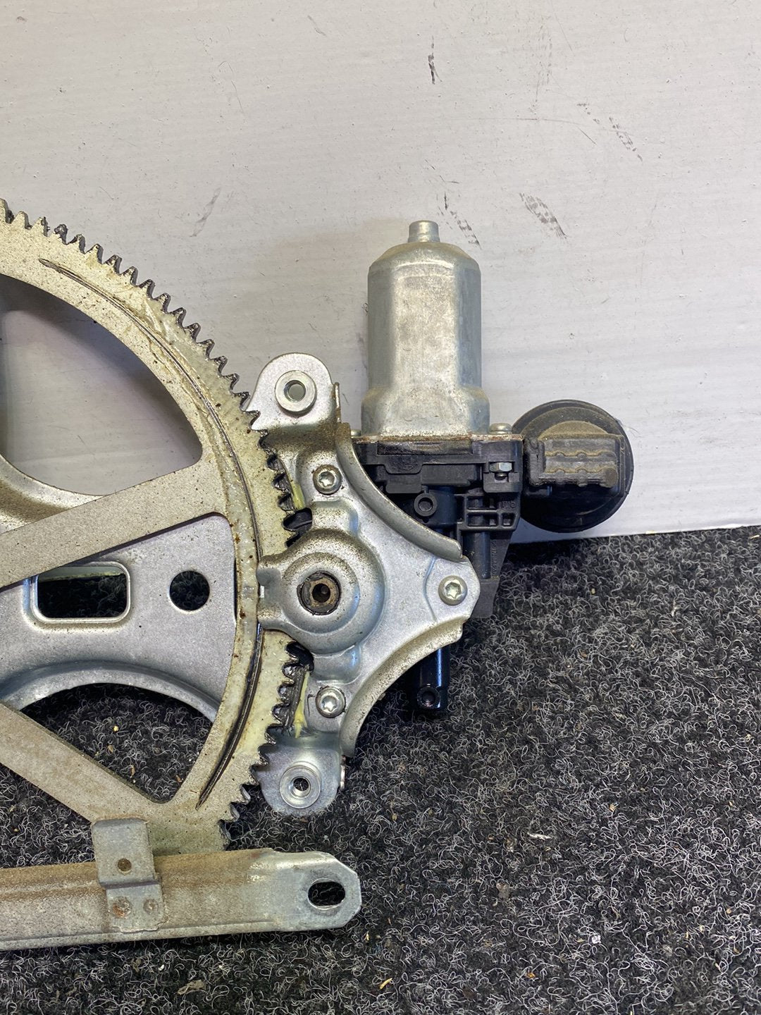 2013 Toyota Hiace - Right Front Window Regulator/Motor