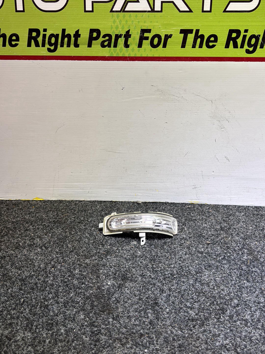 2007 Mazda MPV - Left Front Door Mirror Repeater Light PN: STANLEY P6106