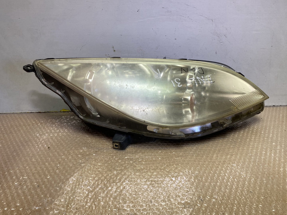 2006 Mitsubishi Colt - Right Headlight PN: 8301A666