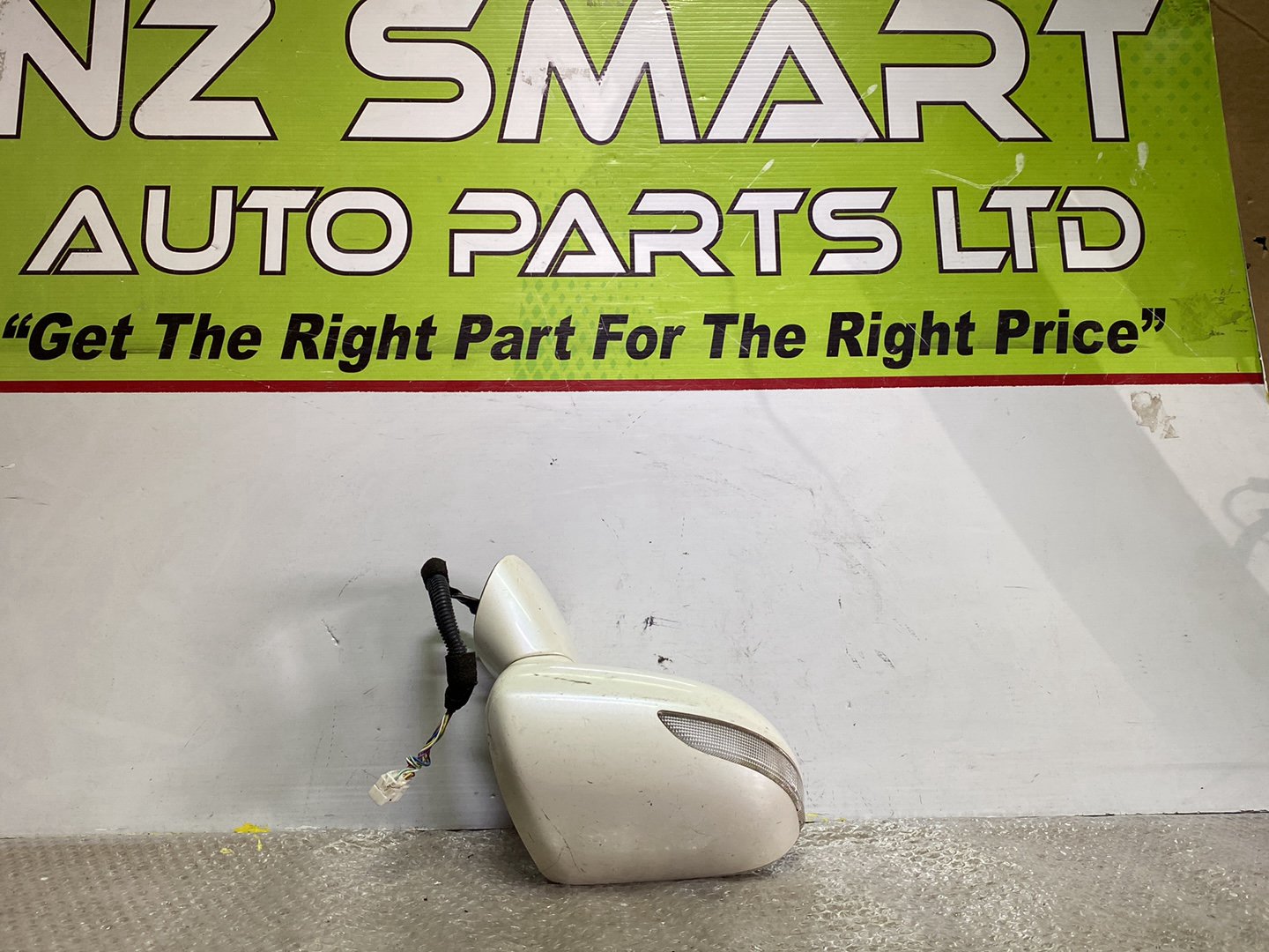 2005 Honda Fit- Right Door Mirror PN: 7 wires