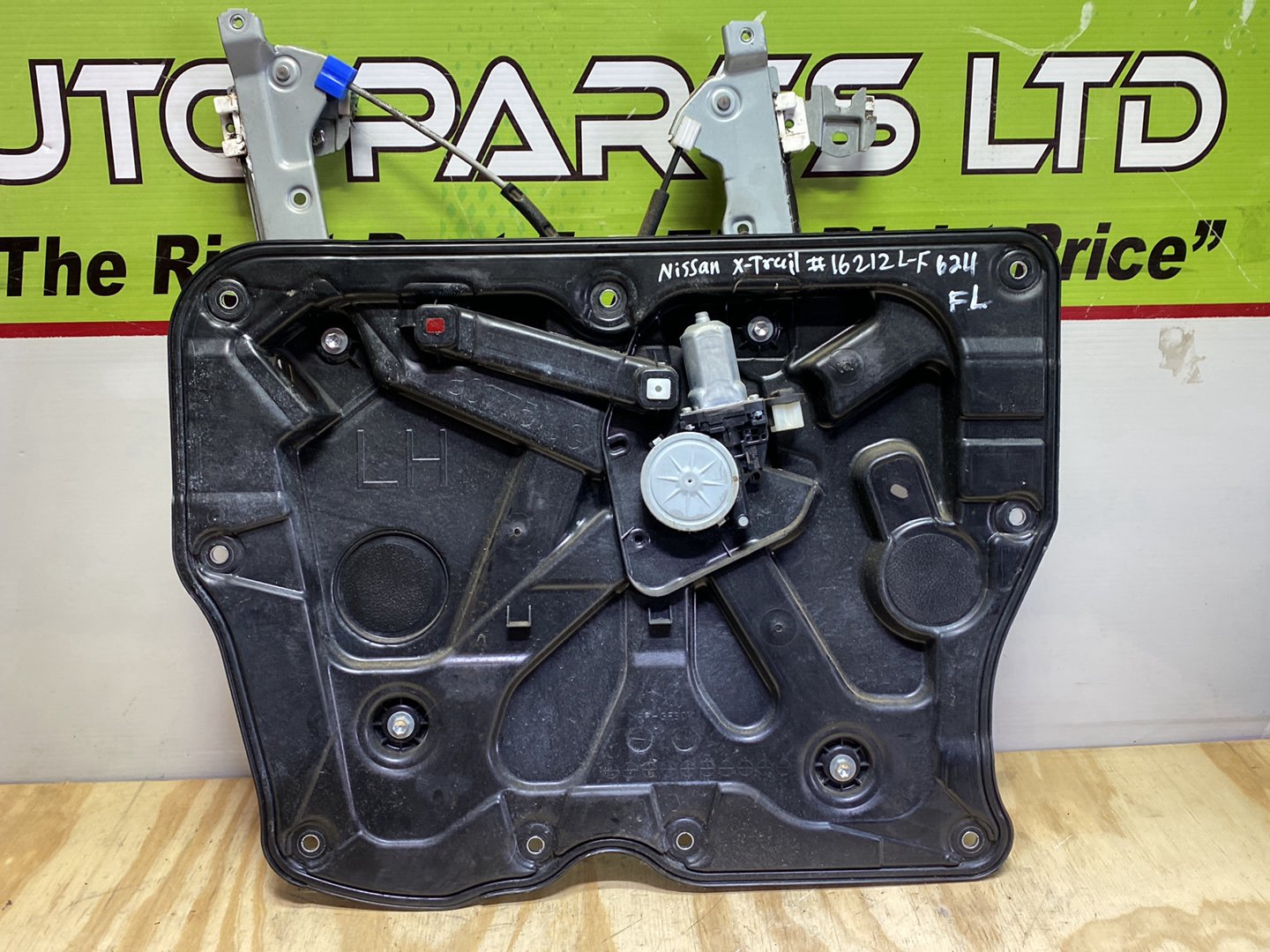 2007 Nissan X-Trail NT31 - Left Front Window Regulator/Motor