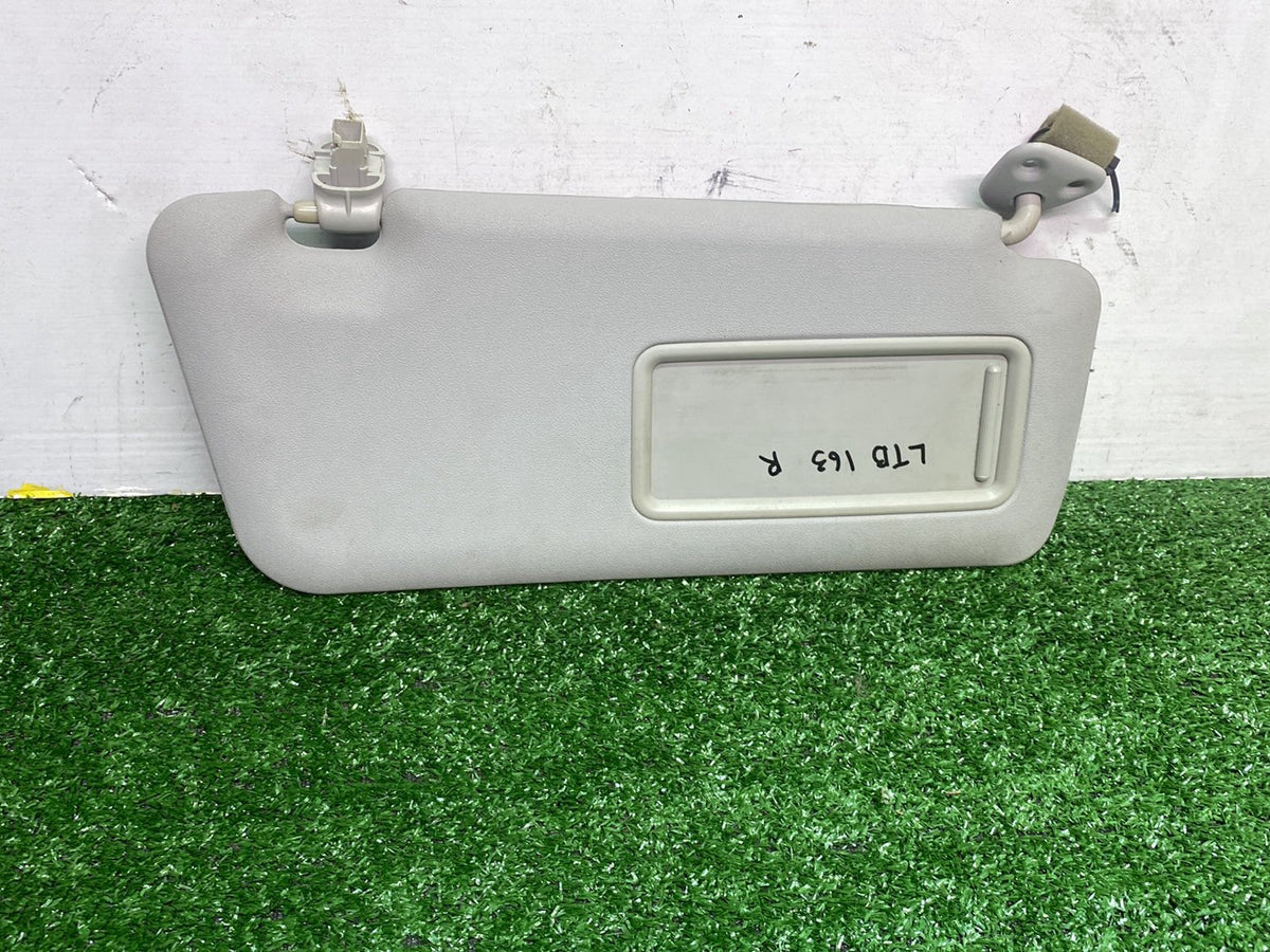 2007 Mazda Verisa - Right Sun Visor PN: D46169270A77