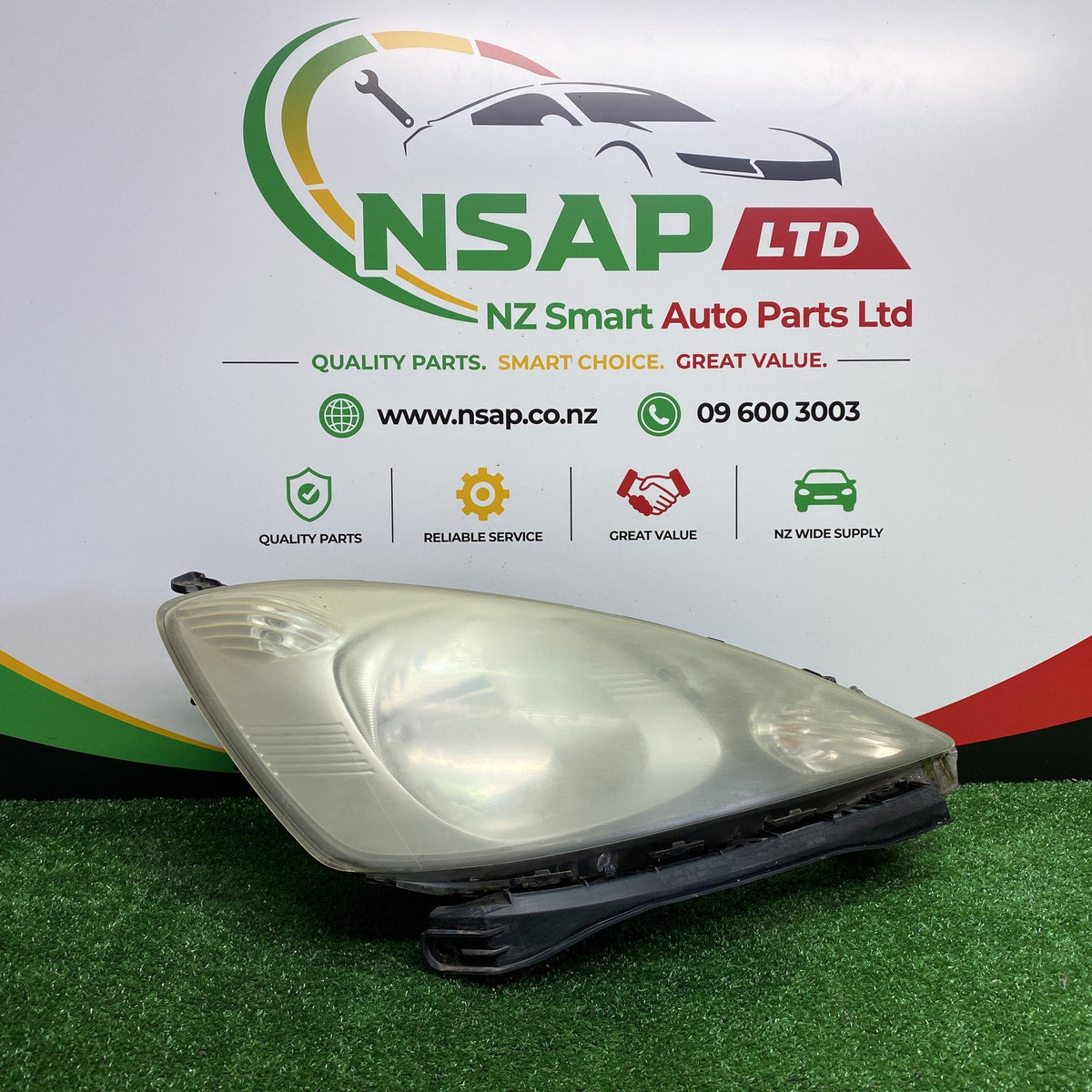 2008 Honda Fit - Right Headlight PN: STANLEY P6865
