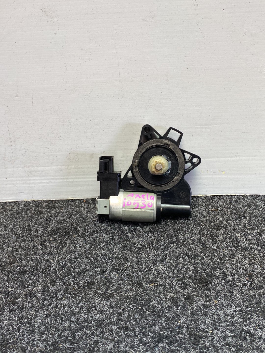 2004 Mazda Axela - Left Front Window Motor