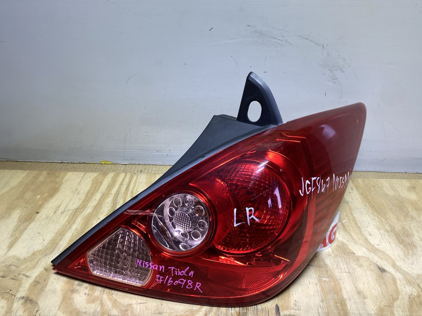 2005 Nissan Tiida JC11 - Right Taillight PN: P4086