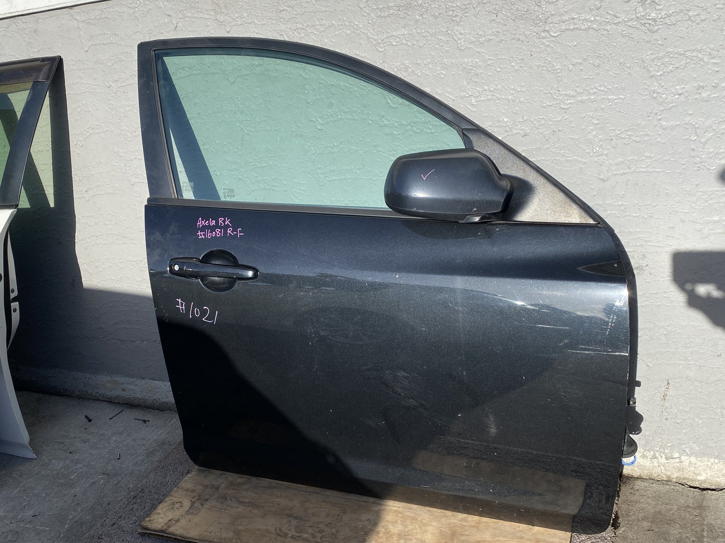 2005 Mazda Axela BK5P - Right Front Door PN: complete