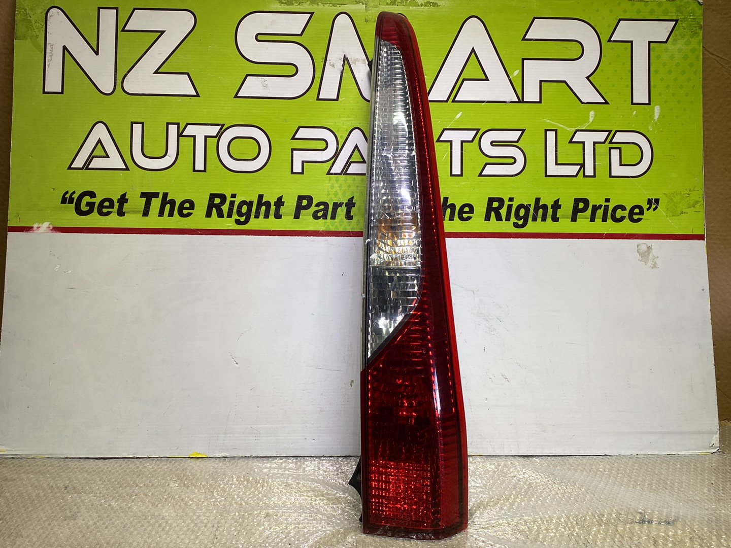 2001 Mitsubishi Lancer- Right Taillight PN: 220-87508