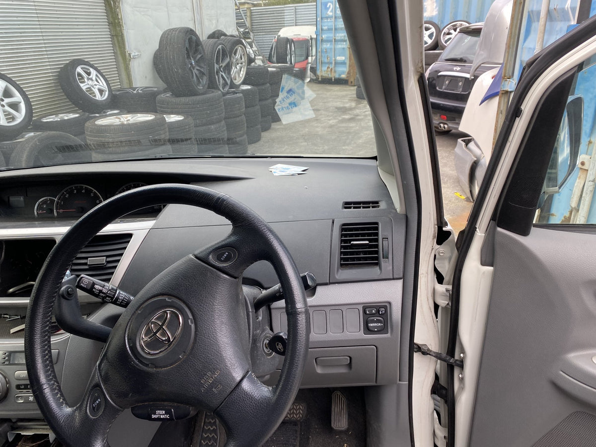 2007 Toyota Voxy AZR60- Dismantling For Parts