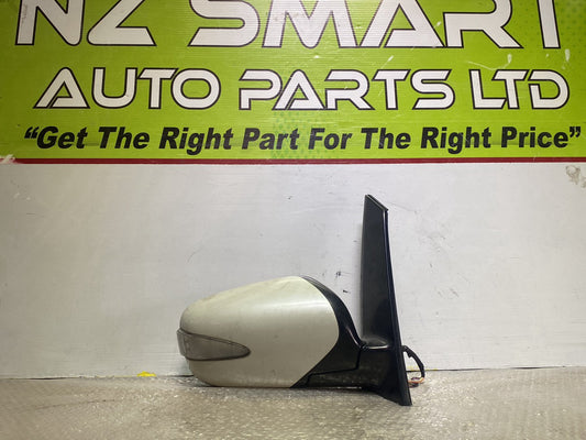 2004 Mitsubishi Grandis- Right Door Mirror PN: 9 wires