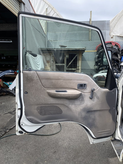 2005 Mazda E2000 Dismantlinng For Parts