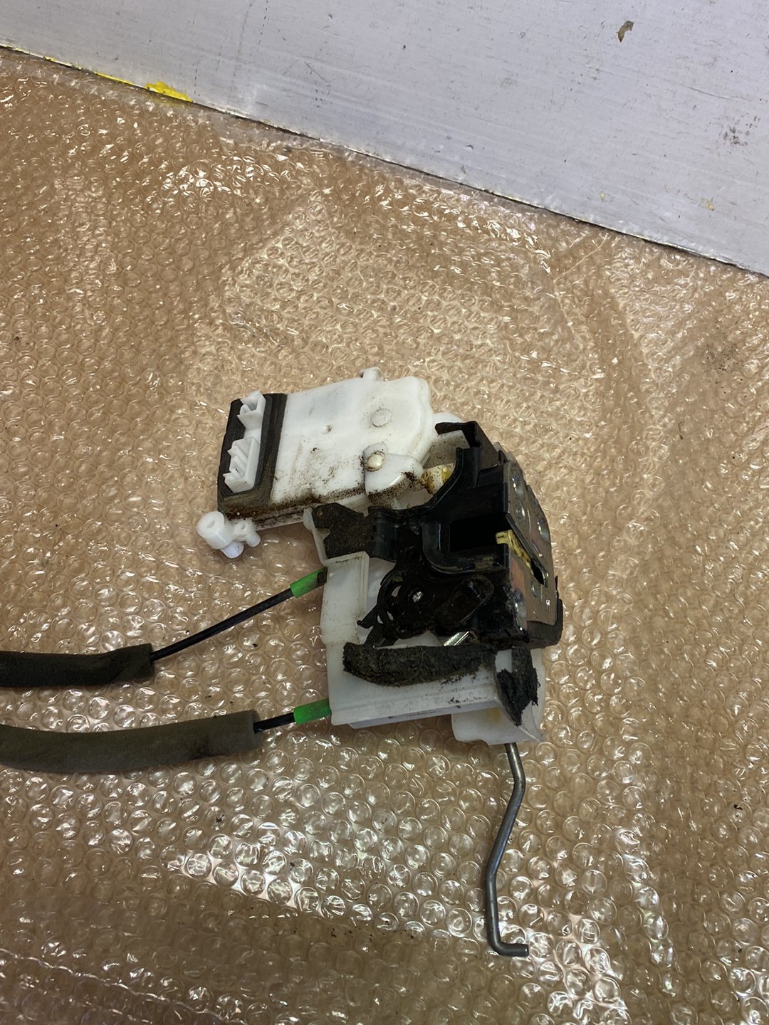 2007 Mazda CX-7 - Left Rear Lock Actuator PN: see photos