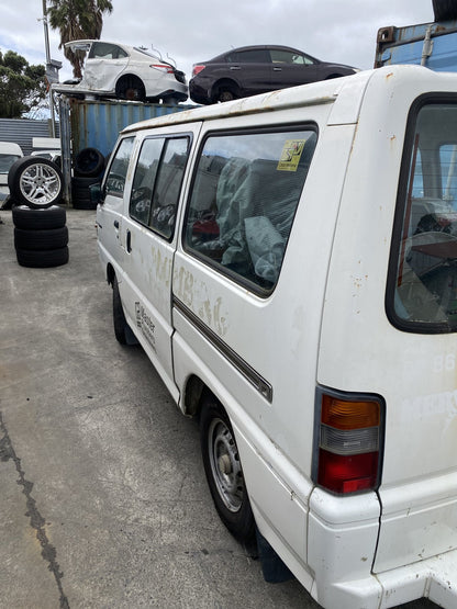 2014 Mitsubishi L300 Dismantling For Parts