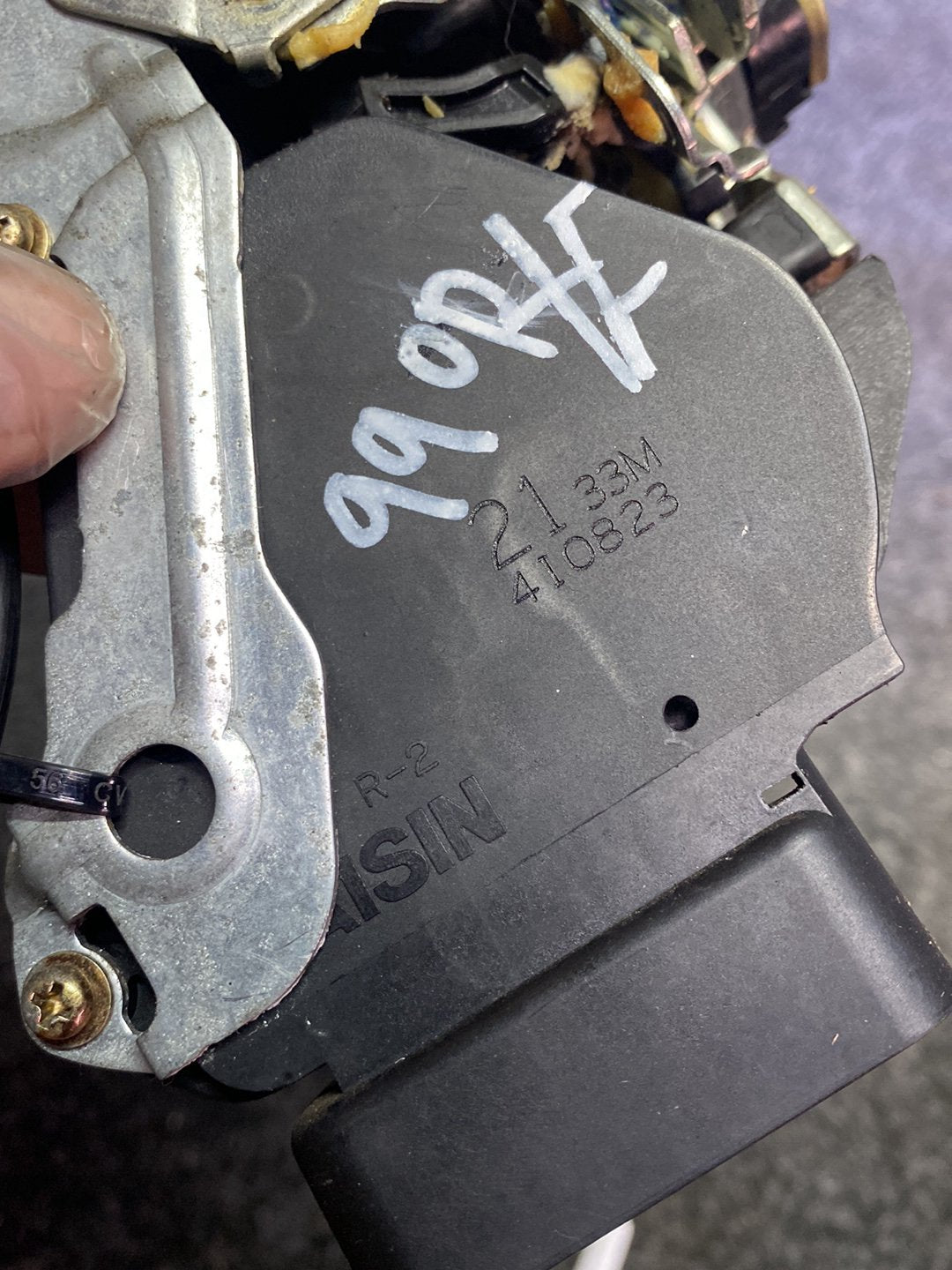 2004 Toyota Estima ACR30 - Right Front Door Lock Actuator