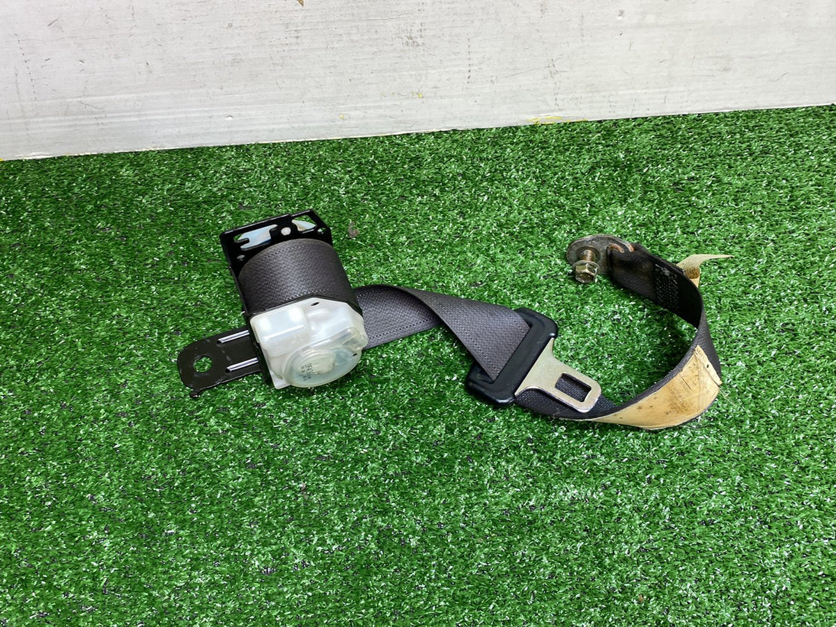 2002 Used Toyota Caldina - Right Rear Seat Belt PN: 7331021030C1