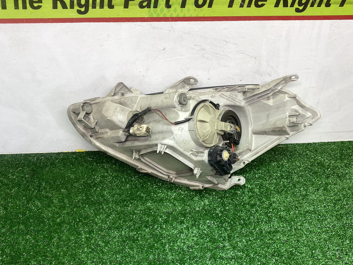 2006 Used Toyota Caldina - Right Headlight PN: 8113021140