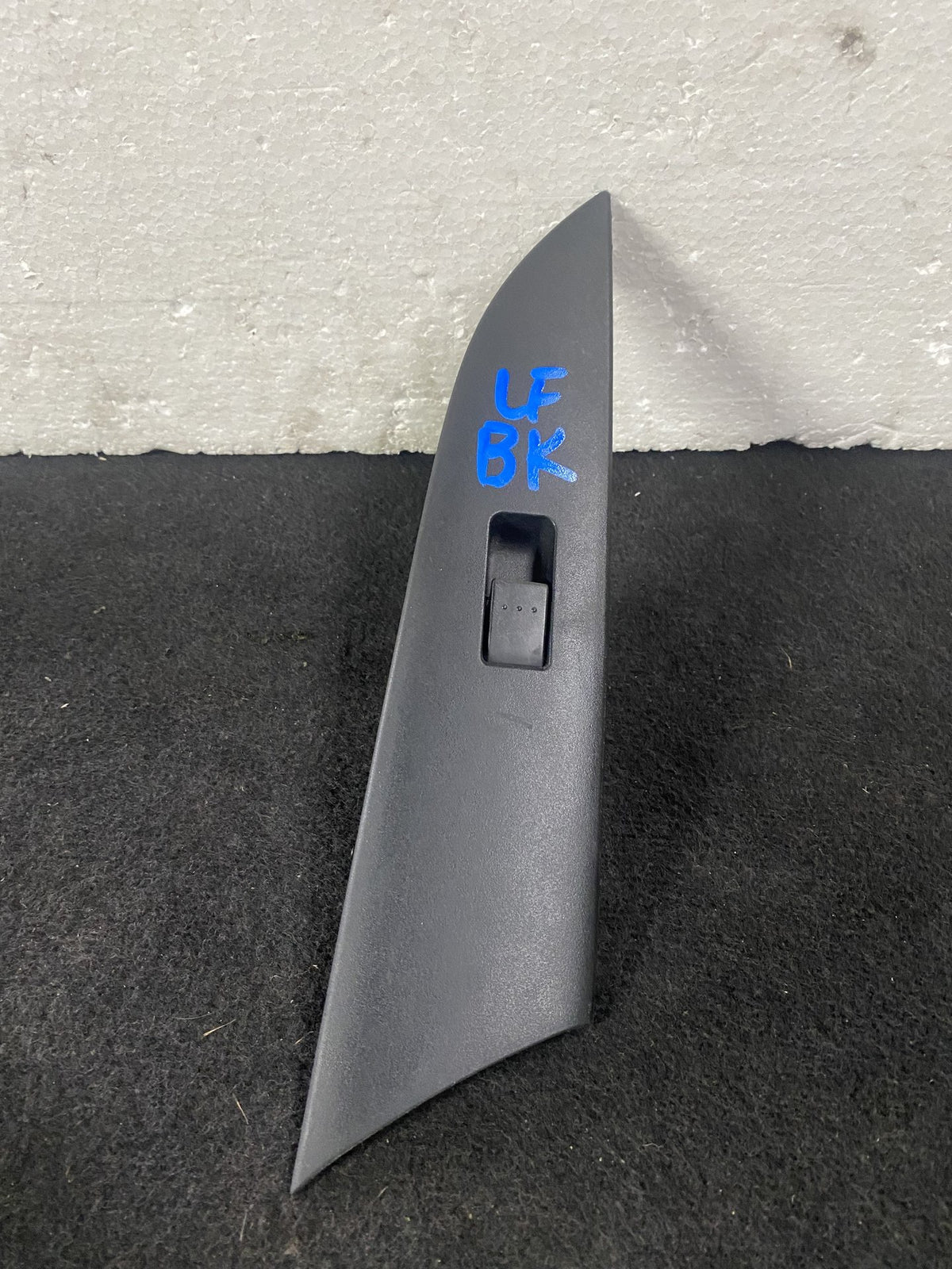 2007 Mazda Axela - Left Front Window Switch