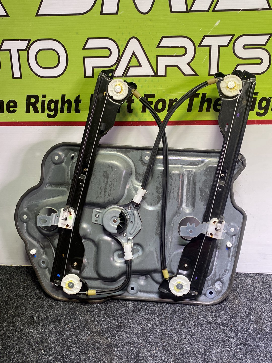 2008 Nissan Dualis - Left Front Window Regulator/Motor