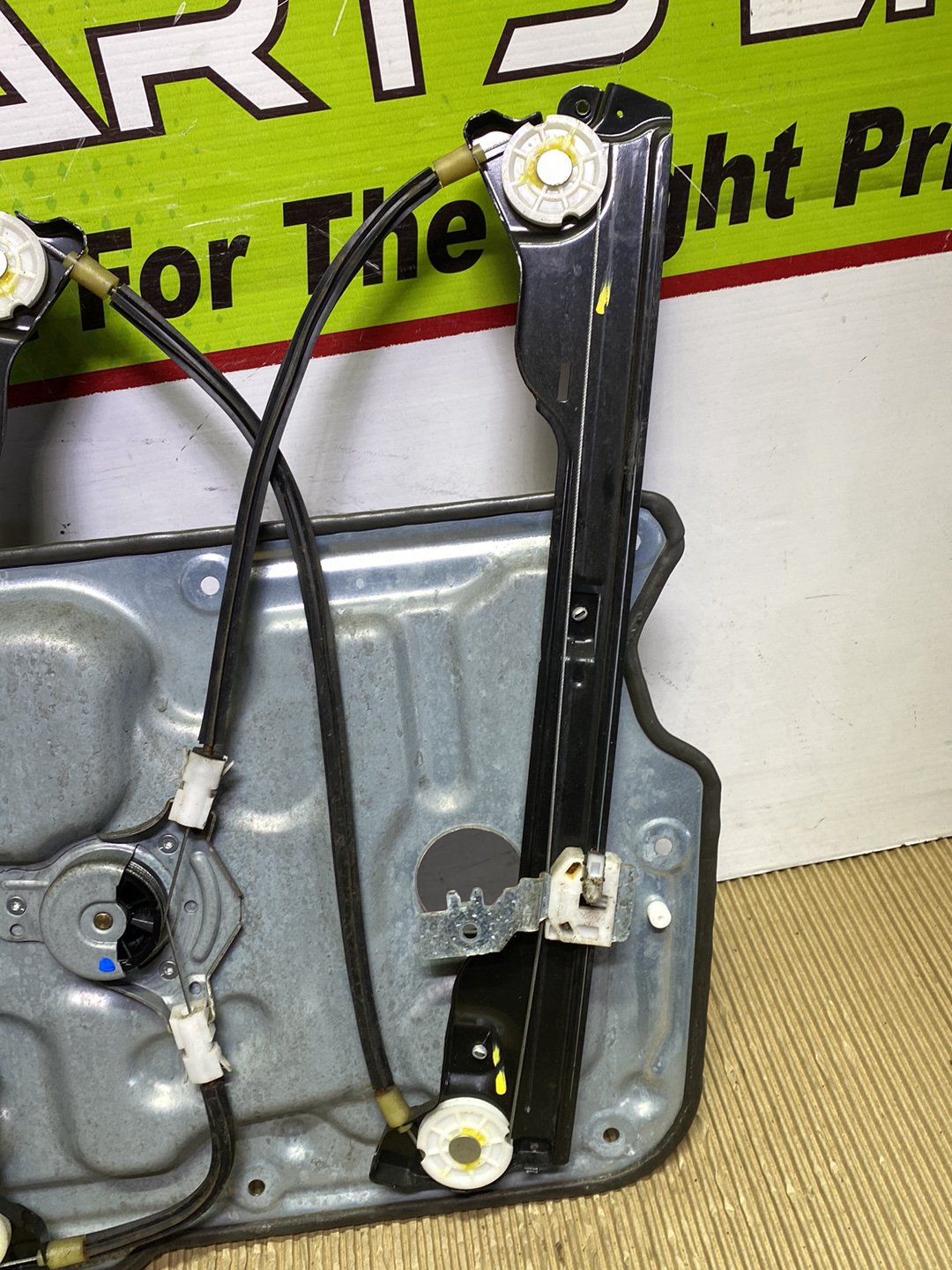 2008 Nissan Dualis KJ10- Left Front Window Regulator PN: see photos