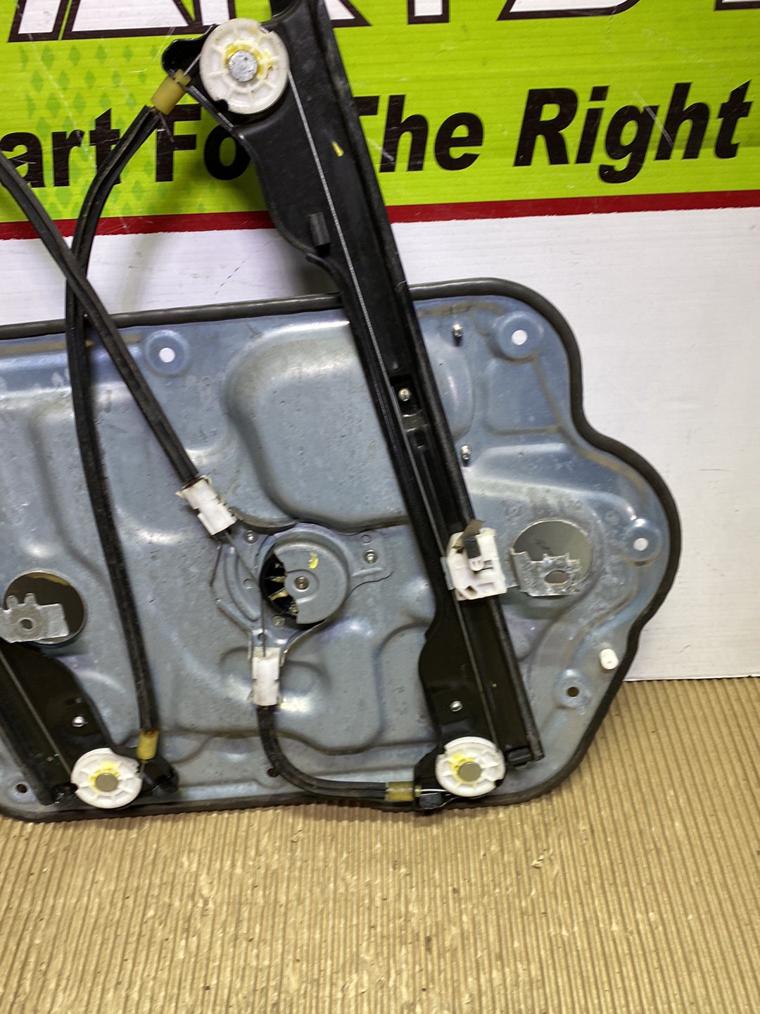 2008 Nissan Dualis KJ10- Right Front Window Regulator/Motor PN: see photos