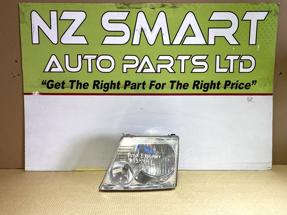 2004 Ford Explorer 1FMDU73E54ZA61167 - Left Headlight
