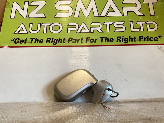 2002 Nissan Serena- Right Door Mirror PN: 5 wires