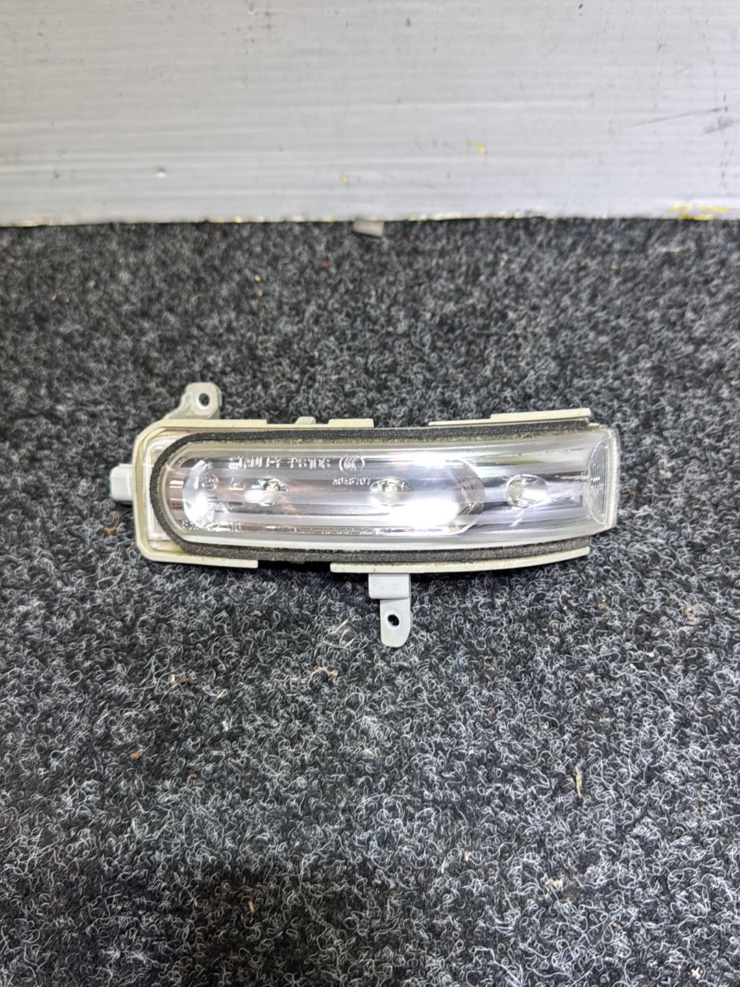 2007 Mazda MPV - Left Front Door Mirror Repeater Light PN: STANLEY P6106