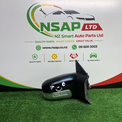 2004 Nissan Elgrand - Right Door Mirror PN: 7 wires