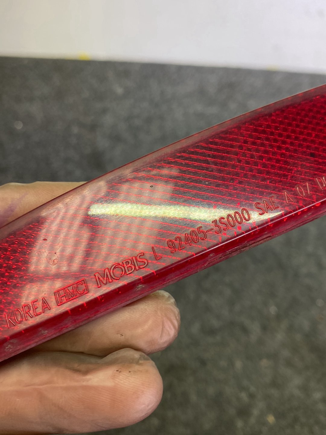2012 Hyundai i45 - Left Rear Bumper Reflector PN: 92405-3S000