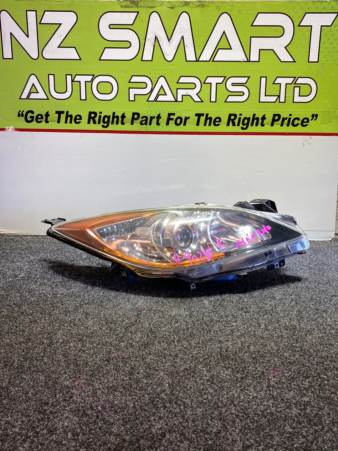 2010 Mazda Axela - Right Headlight Manual Adjust/ Non Hid/ Koito 100-41343