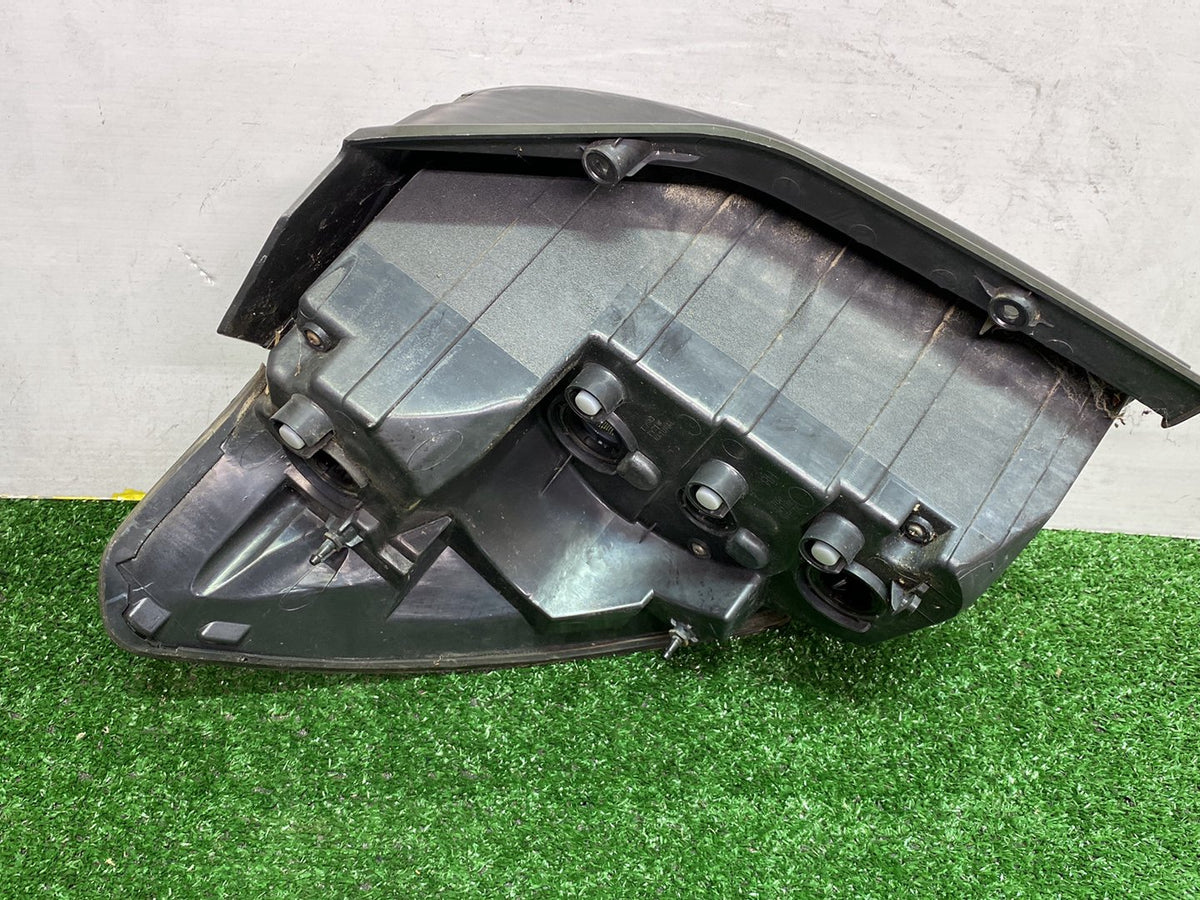Sep 2006 to Oct 2009 - Holden Captiva CG Maxx VIN KL3D - Right Taillight