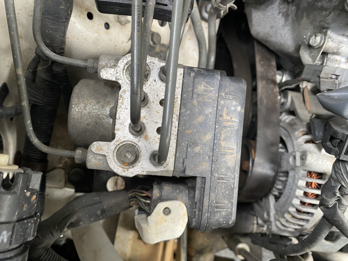 2007 Toyota Voxy AZR60- Dismantling For Parts