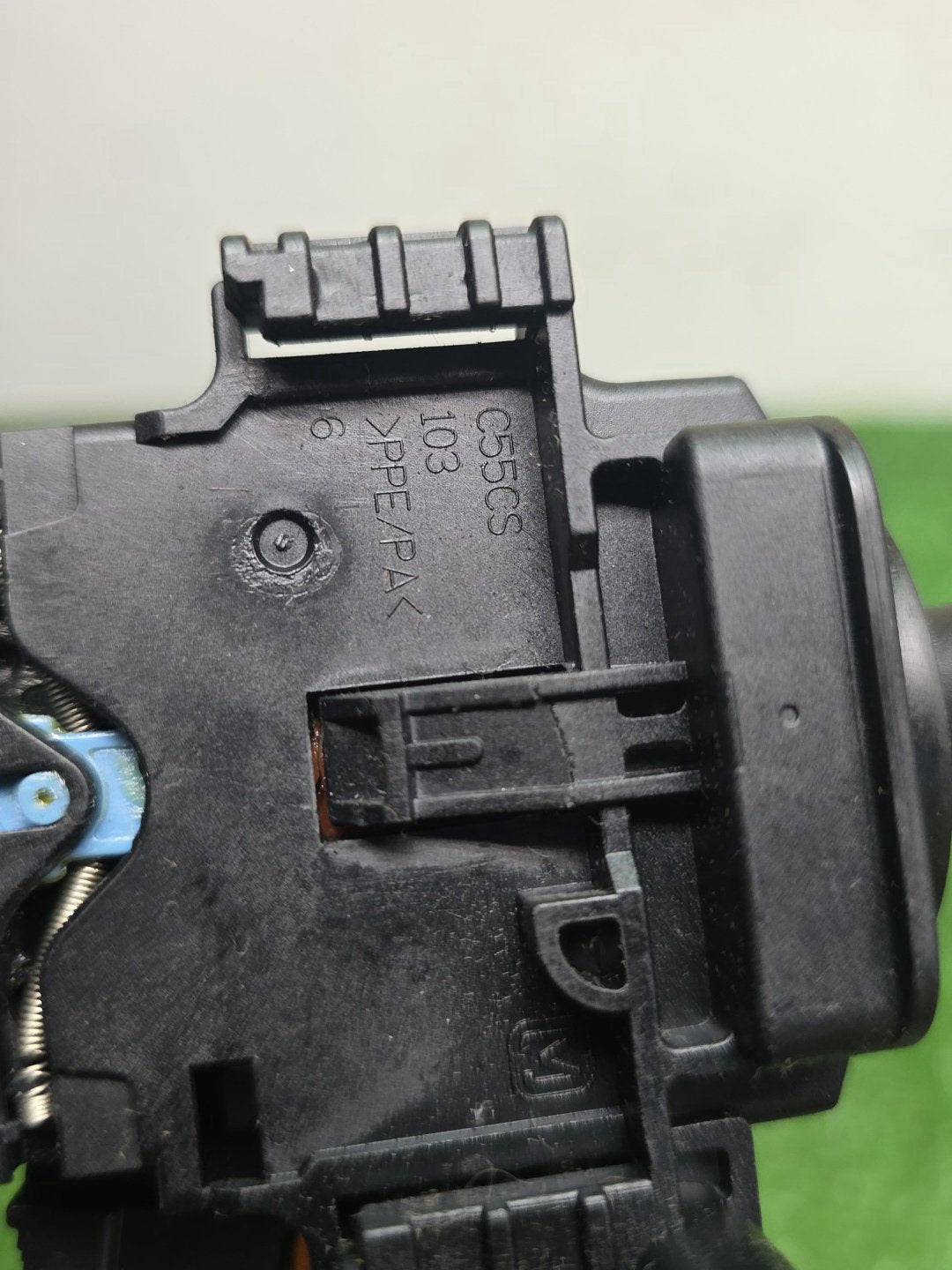 2005 Used Toyota Ist NCP60 - Headlight Switch PN: See photos