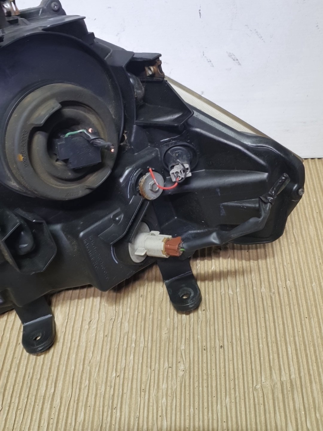 2010 Nissan Navara D40- Right Headlight PN: see photos