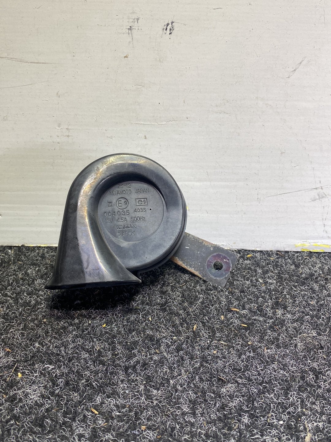 2007 Nissan Fuga - Horn