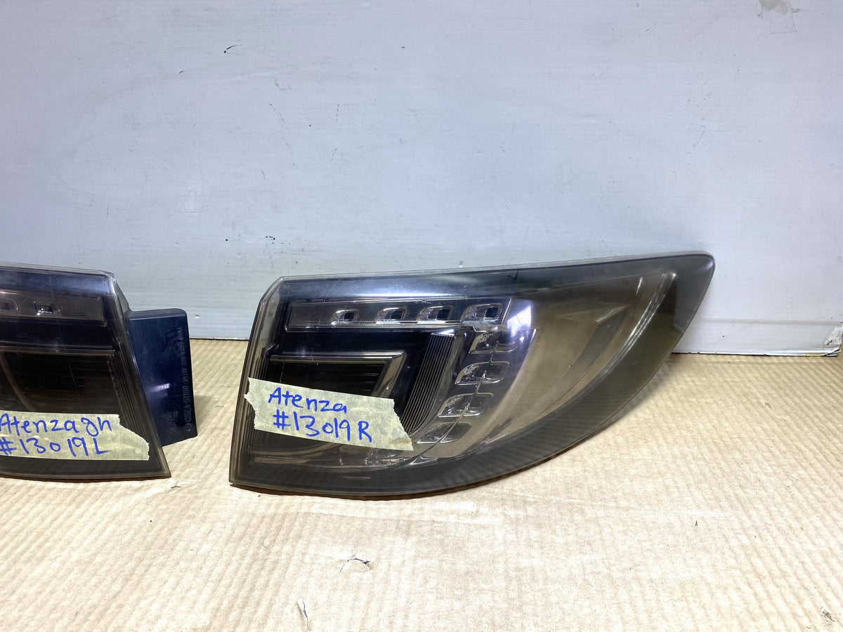 2008 Mazda Atenza GHEFW - Left Taillight PN: Koito 220-41095 right taillight, left and right tailgate light
