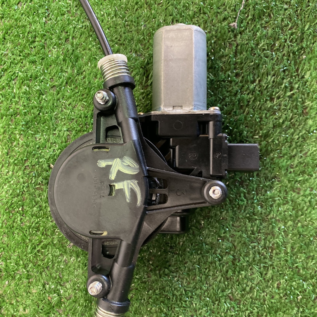 2007 Mazda Demio Right Front Window Regulator PN D65158590A/Motor PN: D6515858XB
